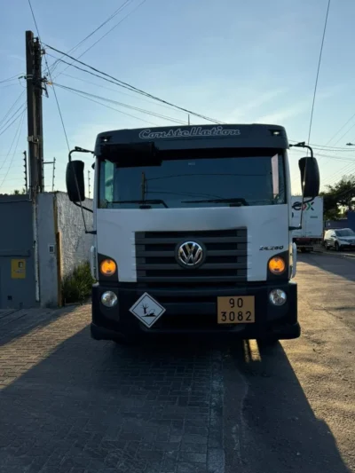 CAMINHÃO COM TANQUE LIMPA FOSSA A VENDA EM CURITIBA