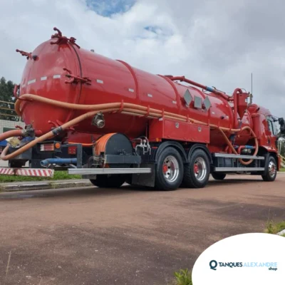 Cargo 2429 com equipamento combinado vácuo e hidrojato 2