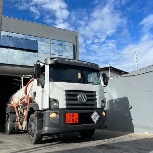 CAMINHÃO COM TANQUE LIMPA FOSSA A VENDA EM CURITIBA