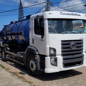 Constellation 13-180 com tanque limpa fossa